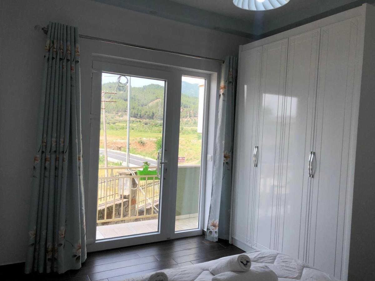 Adriatik Guesthouse Permet Luaran gambar