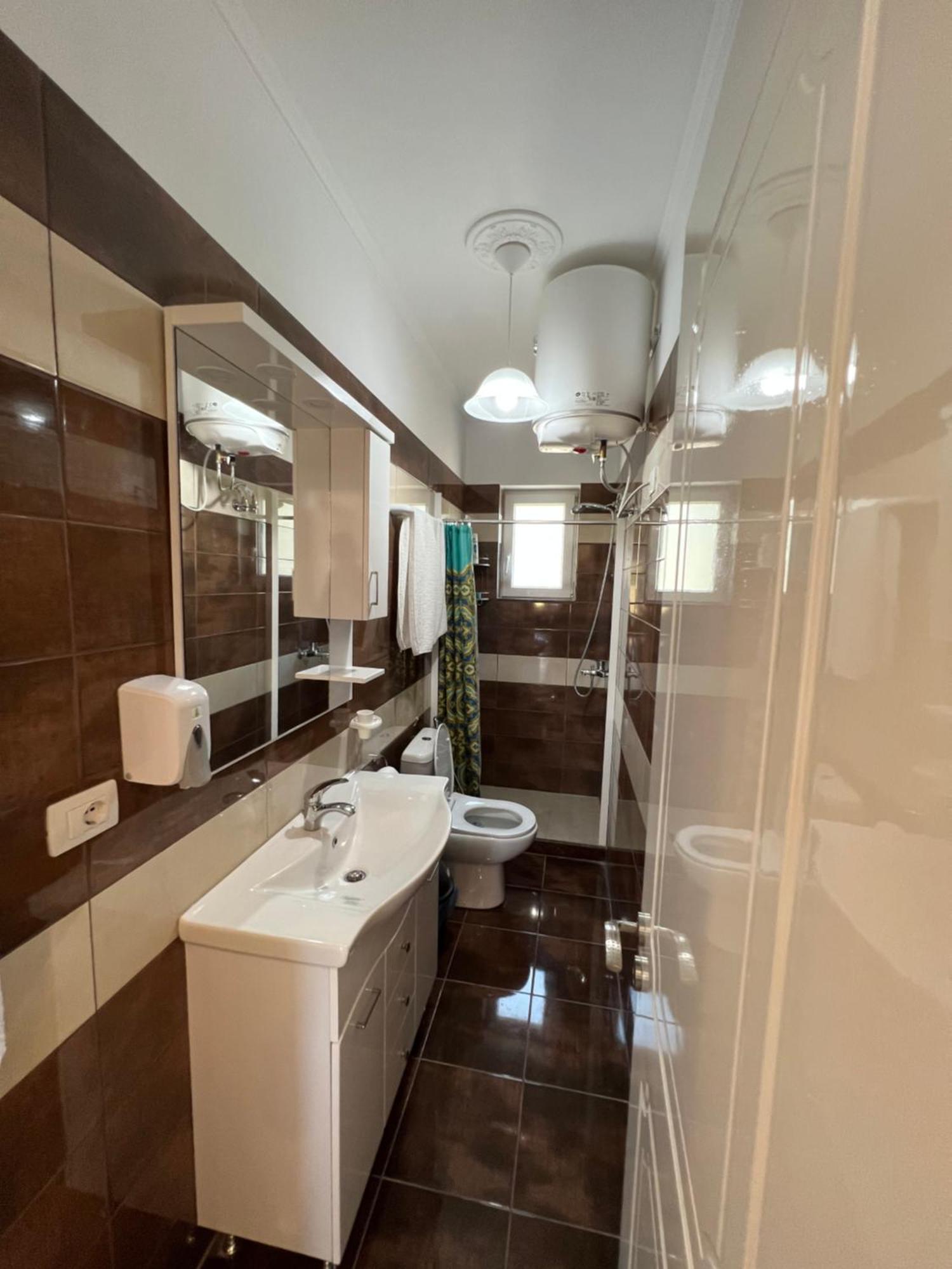 Adriatik Guesthouse Permet Luaran gambar