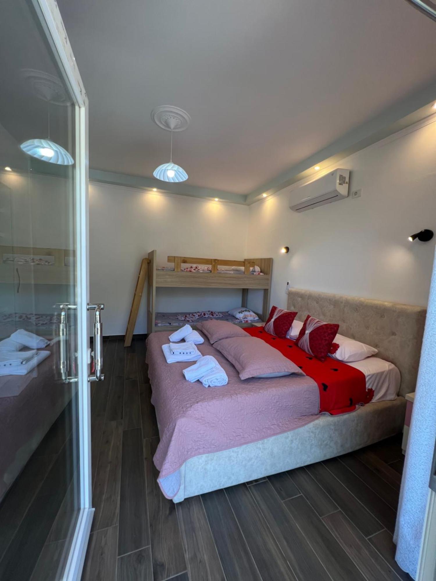 Adriatik Guesthouse Permet Luaran gambar