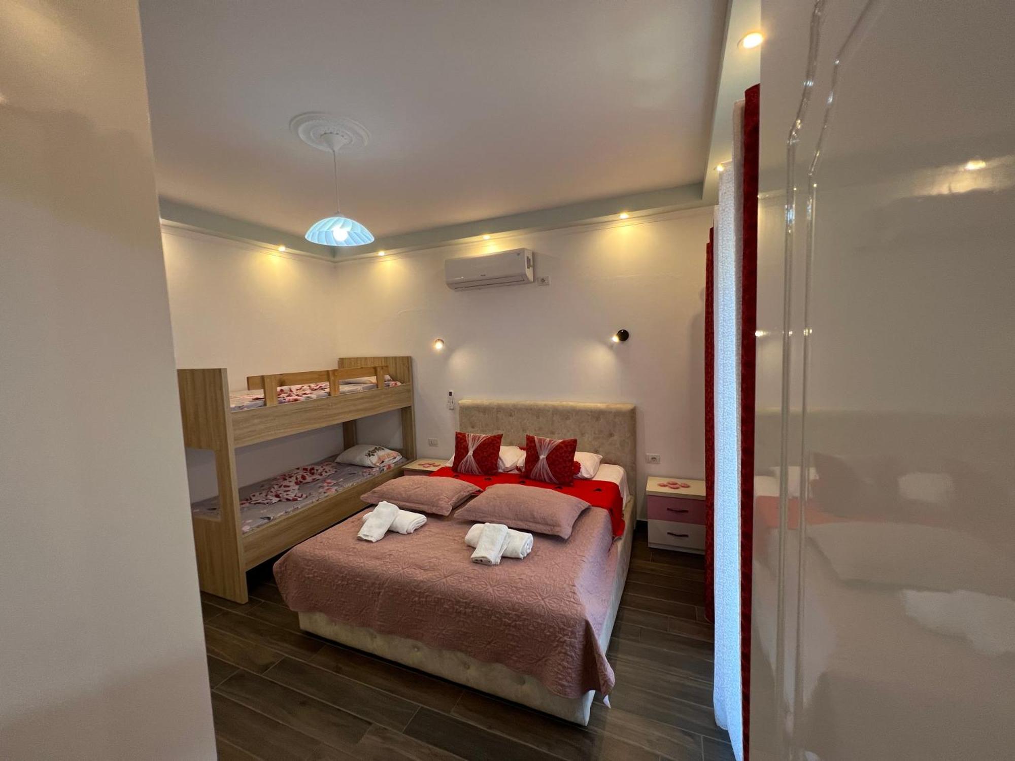 Adriatik Guesthouse Permet Luaran gambar