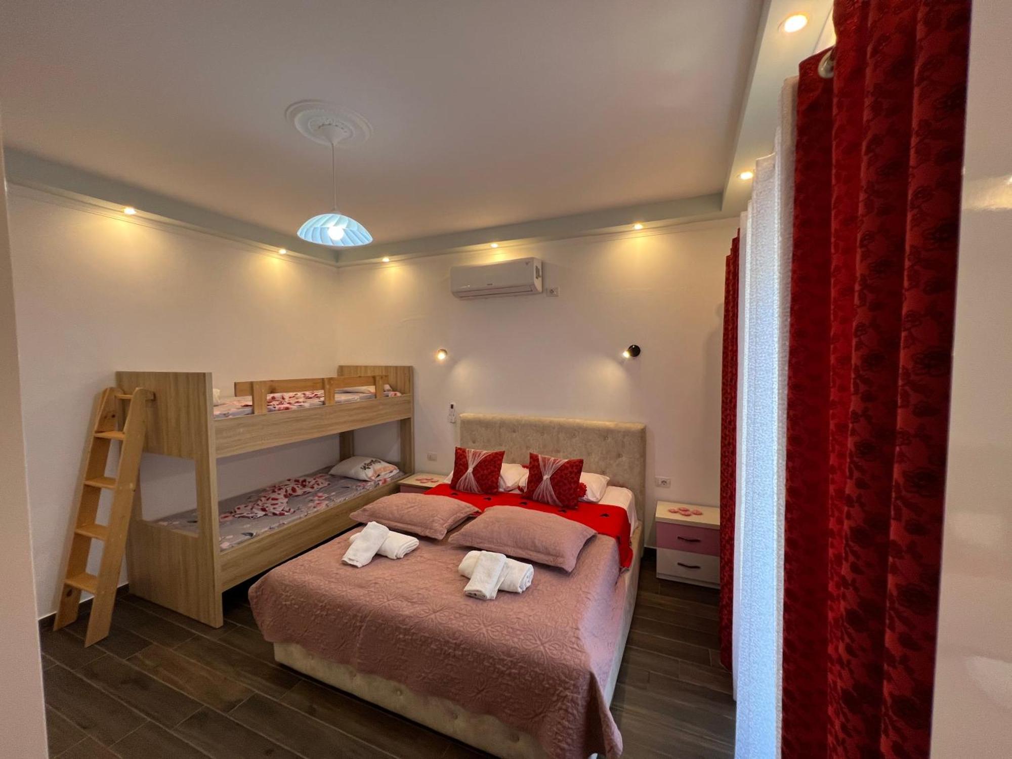 Adriatik Guesthouse Permet Luaran gambar